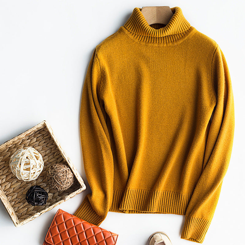 Turtleneck sweater with a knitted bottoming sweater