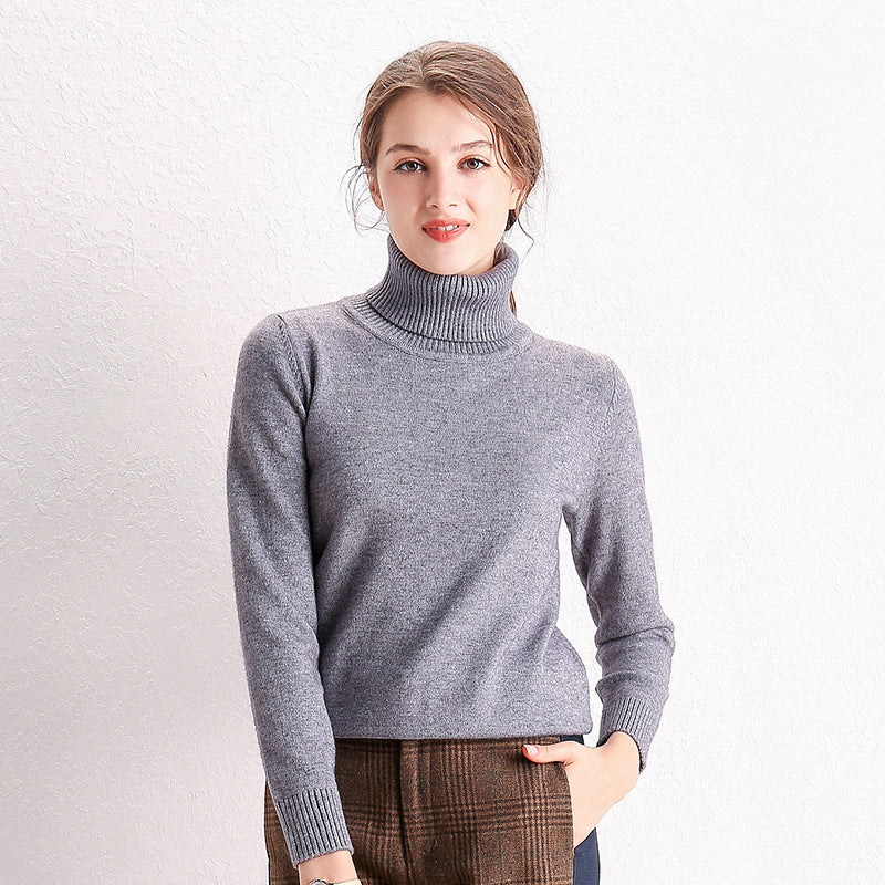Turtleneck sweater with a knitted bottoming sweater