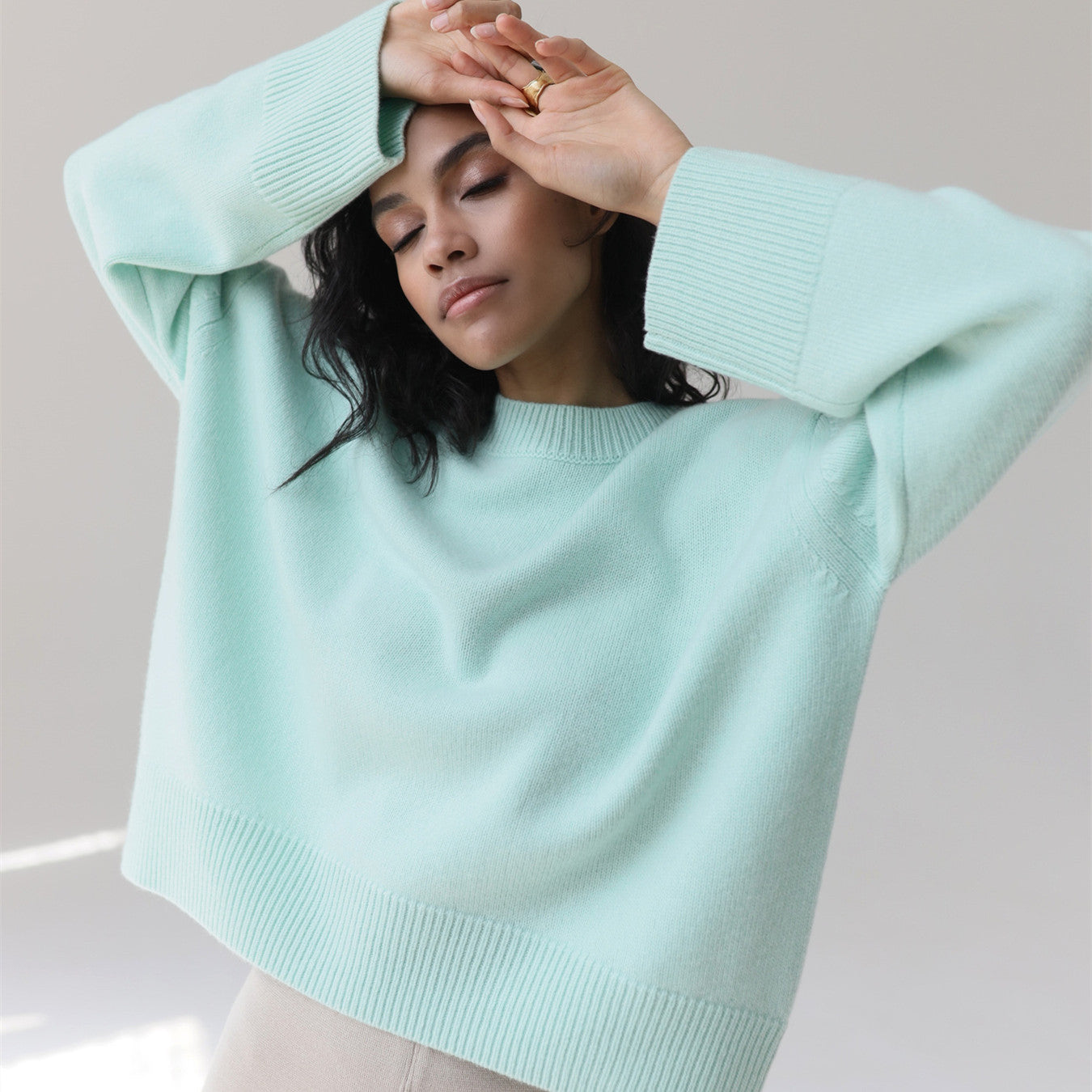 Women's Knitted Sweater Round Neck Loose Solid Color